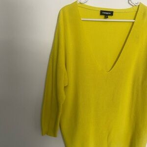 Express 3/4 sleeve v neck sweater sz M